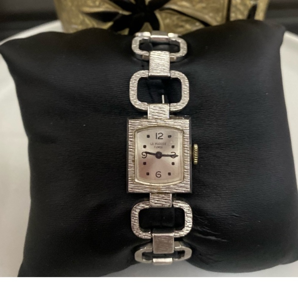 VINTAGE LA MARQUE 17 JEWELS WATCH